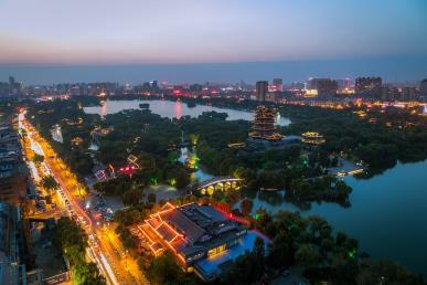 景點：大明湖夜景